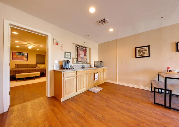 Near Parks, Shops & Eats! Bullhead Casita *