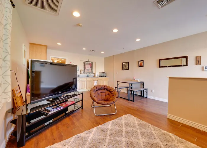 Near Parks, Shops & Eats! Bullhead Casita Holiday home