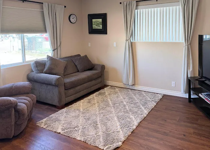 Near Parks, Shops & Eats! Bullhead Casita Holiday home