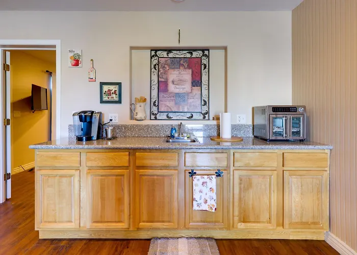 Near Parks, Shops & Eats! Bullhead Casita *