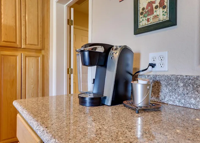 Near Parks, Shops & Eats! Bullhead Casita *